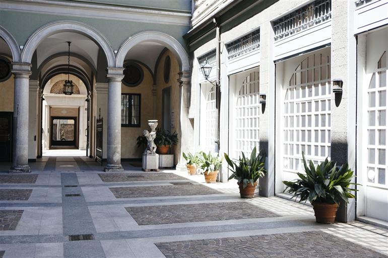 MILANO (ZONA MONFORTE / SAN BABILA) MILANO